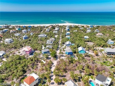 Exceptional Double-Lot Island Retreat! Ideally positioned on a - photo 3