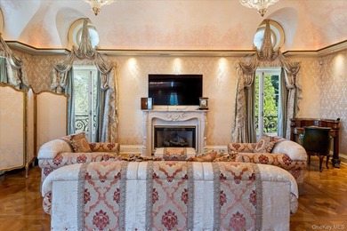 Luxurious Waterview Mansion in the Prestigious Village of Kings - photo 21