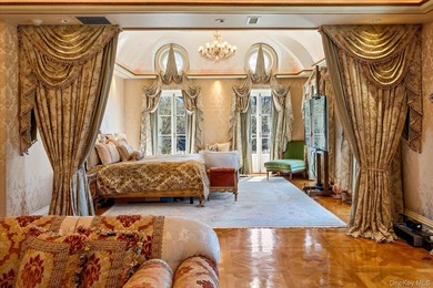 Luxurious Waterview Mansion in the Prestigious Village of Kings - photo 22