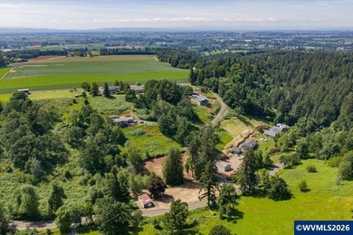 Bring your ideas to this 1.6 acre private lot on the outskirts - photo 23
