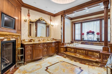 Luxurious Waterview Mansion in the Prestigious Village of Kings - photo 25