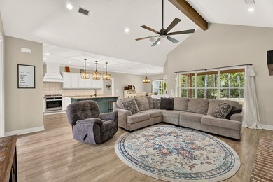 Welcome to this thoughtfully designed and well-maintained - photo 6