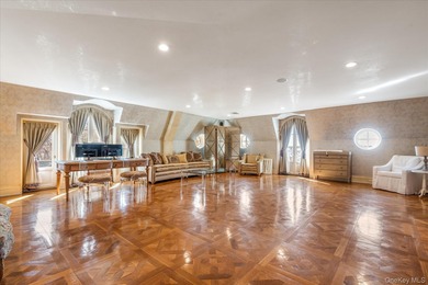 Luxurious Waterview Mansion in the Prestigious Village of Kings - photo 30