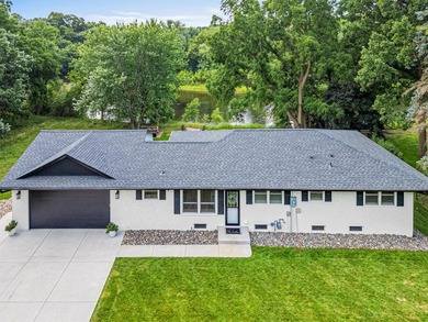 Experience waterfront living in this beautifully completely - photo 1