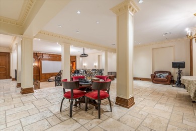 Luxurious Waterview Mansion in the Prestigious Village of Kings - photo 34