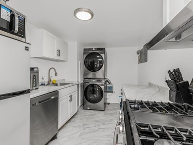Welcome to 264 Emerson Avenue, Bronx, NY 10465! This is a - photo 10