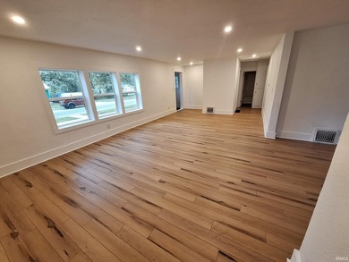 Recently updated home on Main st. in Warsaw on a full unfinished - photo 4