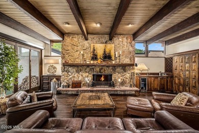 This extraordinary five-bedroom penthouse has remained quietly - photo 10