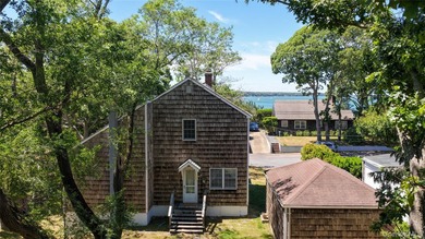 Hamptons Beach House in Waterfront Community and Beach Access - photo 9