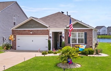 Come live your dream life at the beach! This move-in-ready home - photo 2