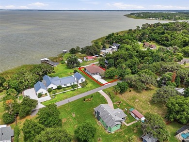 Welcome to this stunning BRAND-NEW CUSTOM-BUILT home in the - photo 2
