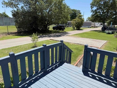 Two-bedroom, two-bathroom Fleetwood mobile home in Foxfire - photo 4
