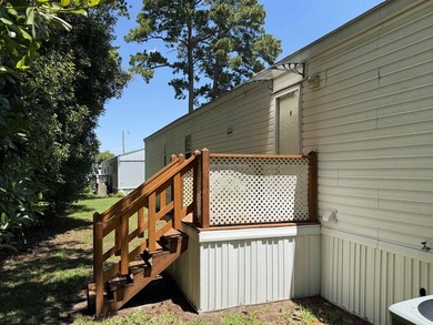 Two-bedroom, two-bathroom Fleetwood mobile home in Foxfire - photo 5