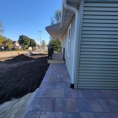 New construction in the heart of Beaver Dam. Homes is completed - photo 2
