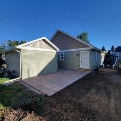 New construction in the heart of Beaver Dam. Homes is completed - photo 3