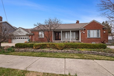 Lake Saint Clair Home Sale Pending in Detroit Michigan