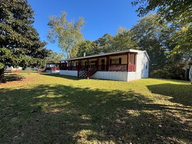 Lake Eufaula / Walter F. George Home For Sale in Georgetown Georgia