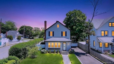 Timeless Colonial Charm with a beautifully updated 3-bedroom, 1 - photo 1