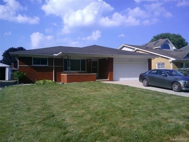 Lake Home Sale Pending in Saint Clair Shores, Michigan