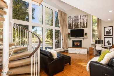 Wake up to mountain views, spend your mornings on the golf - photo 1