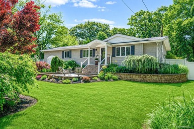 Welcome to 4 Cabin Lane, East Setauket, a well maintained 4 - photo 2
