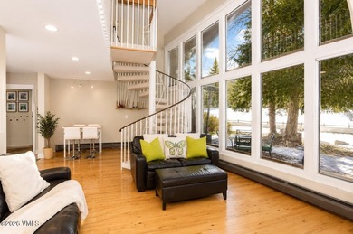 Wake up to mountain views, spend your mornings on the golf - photo 2