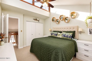 Wake up to mountain views, spend your mornings on the golf - photo 8