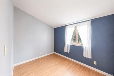 Welcome to 4 Cabin Lane, East Setauket, a well maintained 4 - photo 9
