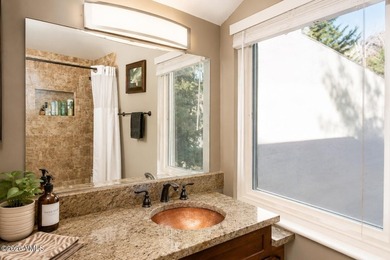 Wake up to mountain views, spend your mornings on the golf - photo 10