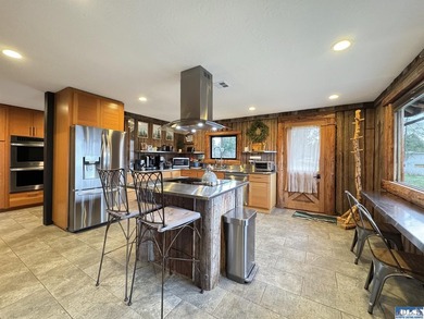 Mid-Century Rustic Charm Meets Modern Luxury! This beautifully - photo 12