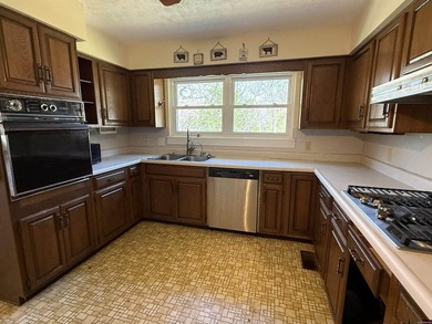 Opportunity awaits in the desirable Twin Lakes Golf Course - photo 7