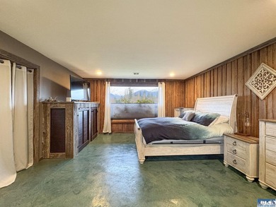 Mid-Century Rustic Charm Meets Modern Luxury! This beautifully - photo 21