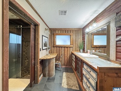 Mid-Century Rustic Charm Meets Modern Luxury! This beautifully - photo 23