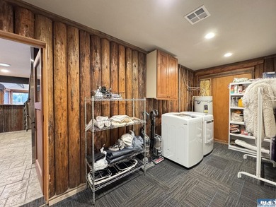 Mid-Century Rustic Charm Meets Modern Luxury! This beautifully - photo 25