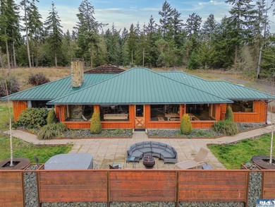 Mid-Century Rustic Charm Meets Modern Luxury! This beautifully - photo 30