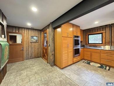 Mid-Century Rustic Charm Meets Modern Luxury! This beautifully - photo 32