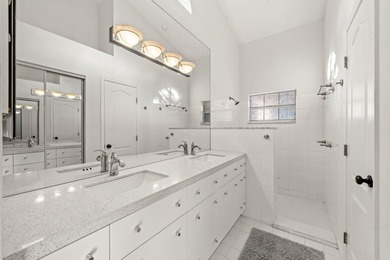Beautifully remodeled single-story home offering 2 bedrooms, 2 - photo 18