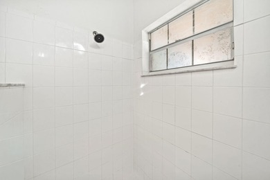 Beautifully remodeled single-story home offering 2 bedrooms, 2 - photo 19