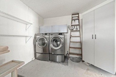 Beautifully remodeled single-story home offering 2 bedrooms, 2 - photo 24