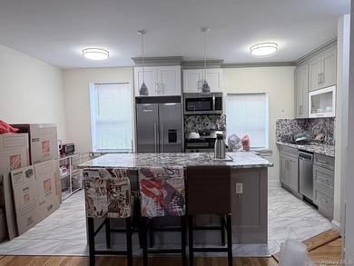 Beautiful updated one bedroom apt, with open kitchen and - photo 5
