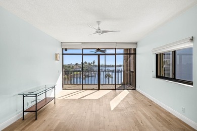 Waterfront condo for sale in the sought-after 12 Oaks community - photo 4