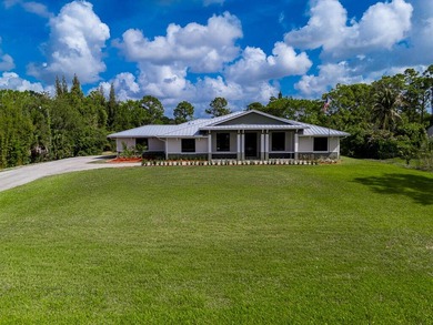 Experience luxury and space in this stunning estate located in - photo 2