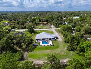 Experience luxury and space in this stunning estate located in - photo 3