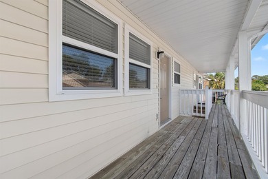Wow! Checkout this awesome top floor one bedroom, one bathroom - photo 2