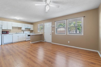 Wow! Checkout this awesome top floor one bedroom, one bathroom - photo 5