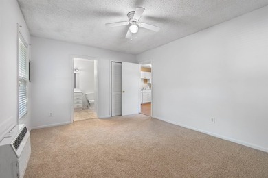 Wow! Checkout this awesome top floor one bedroom, one bathroom - photo 9