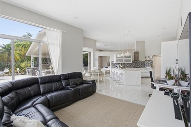 Discover your own private oasis in the heart of Weston! Situated - photo 17