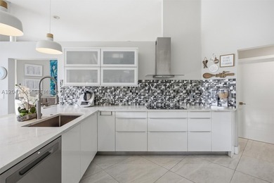 Discover your own private oasis in the heart of Weston! Situated - photo 20