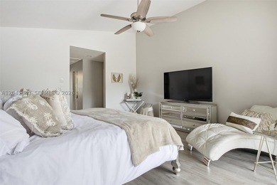 Discover your own private oasis in the heart of Weston! Situated - photo 24