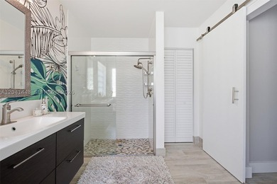Discover your own private oasis in the heart of Weston! Situated - photo 29